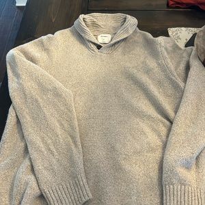 Old navy XXL sweater. No damage or stains. Like new